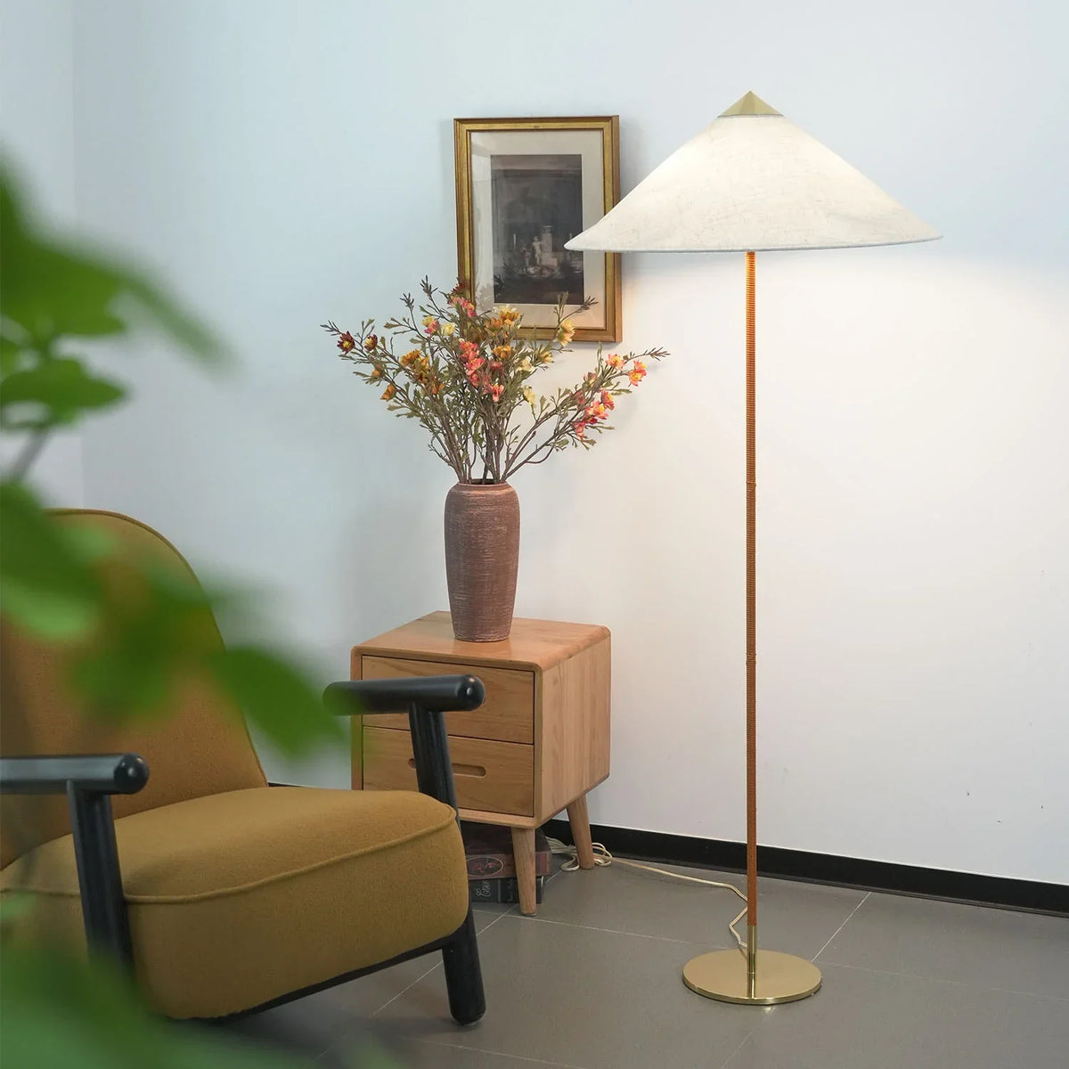 9602 Floor Lamp | Metavaya