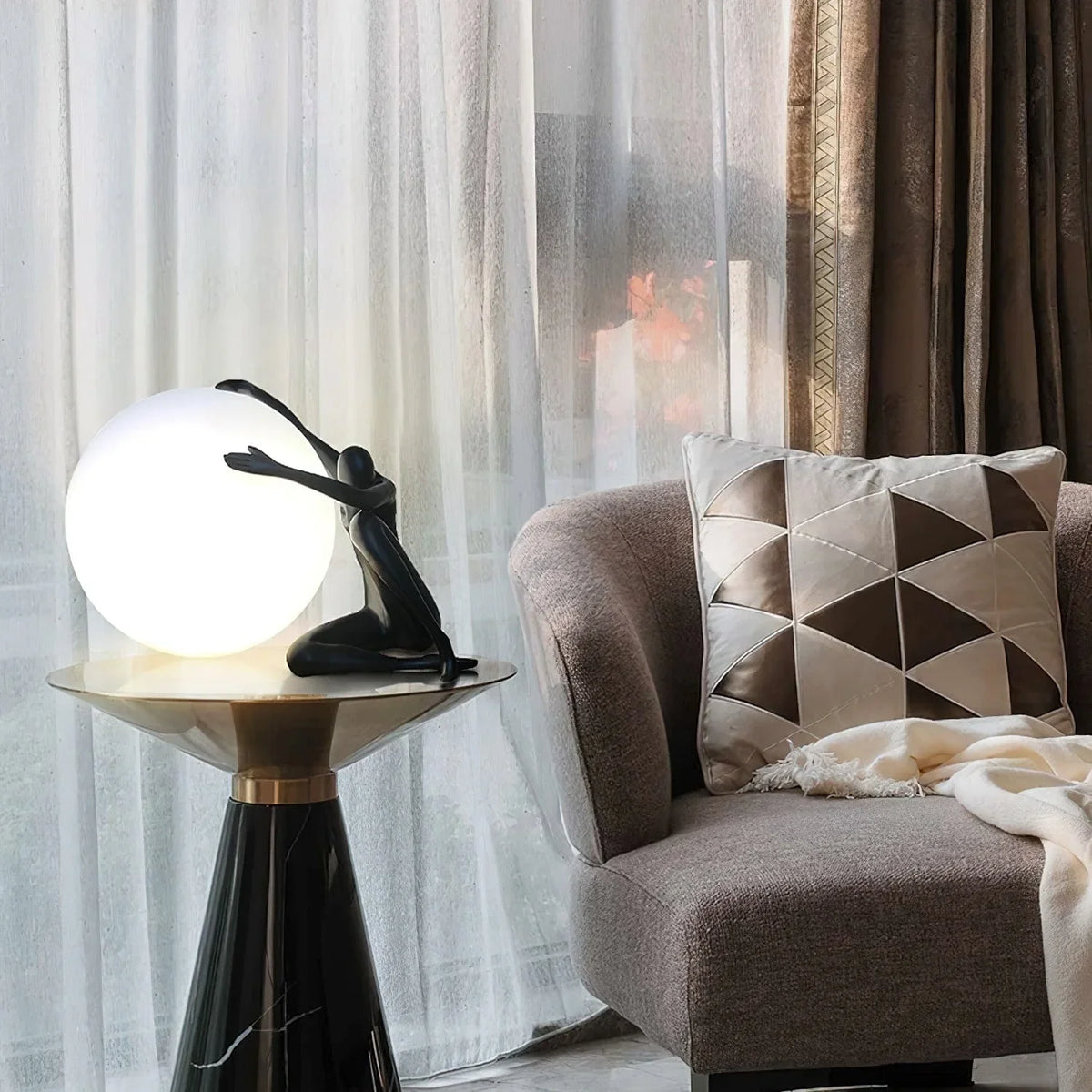 Metavaya Table lamp Statue Deco Table Lamp - A Statue Deco Table Lamp - A Sale