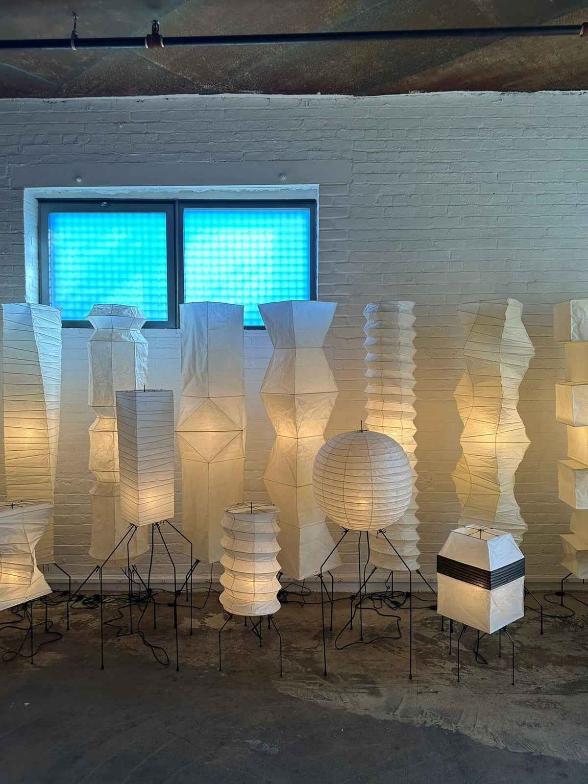 Washi Paper UF3-DL Floor Lamp - view 6 | Metavaya