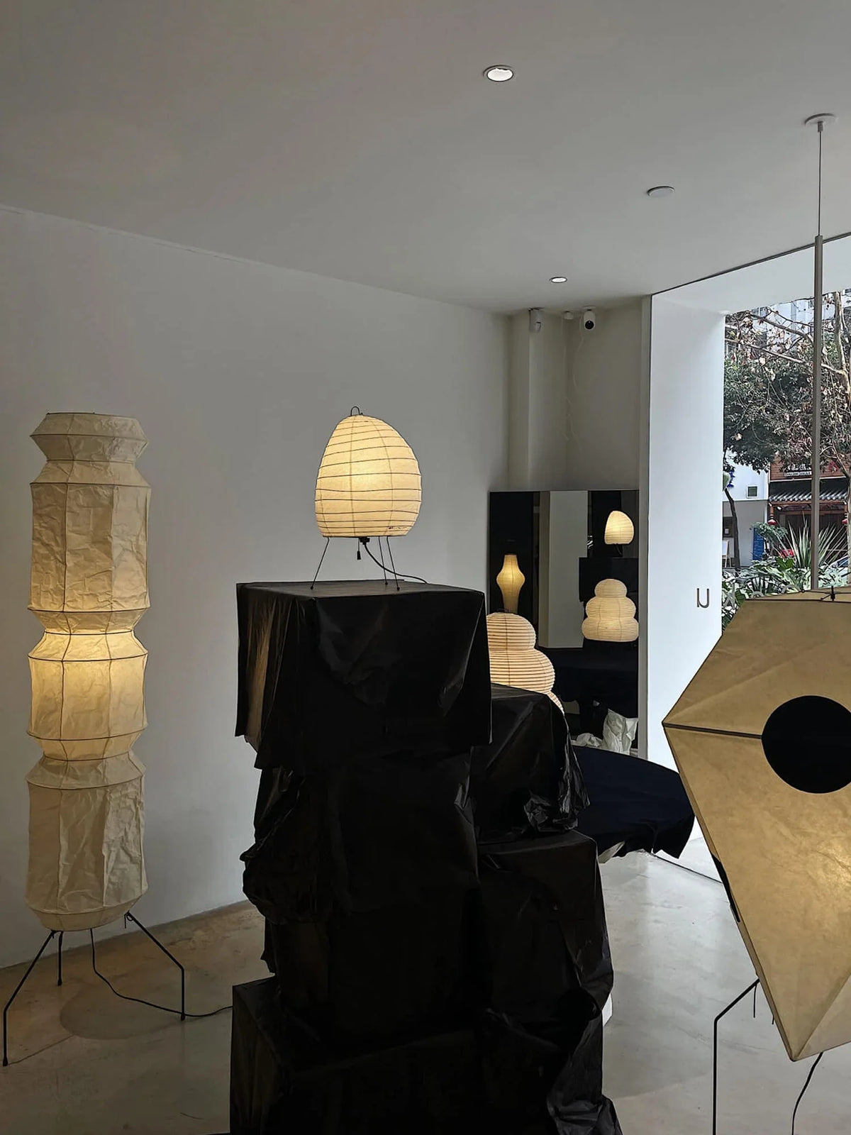 Washi Paper UF4-L6 Floor Lamp - view 12 | Metavaya