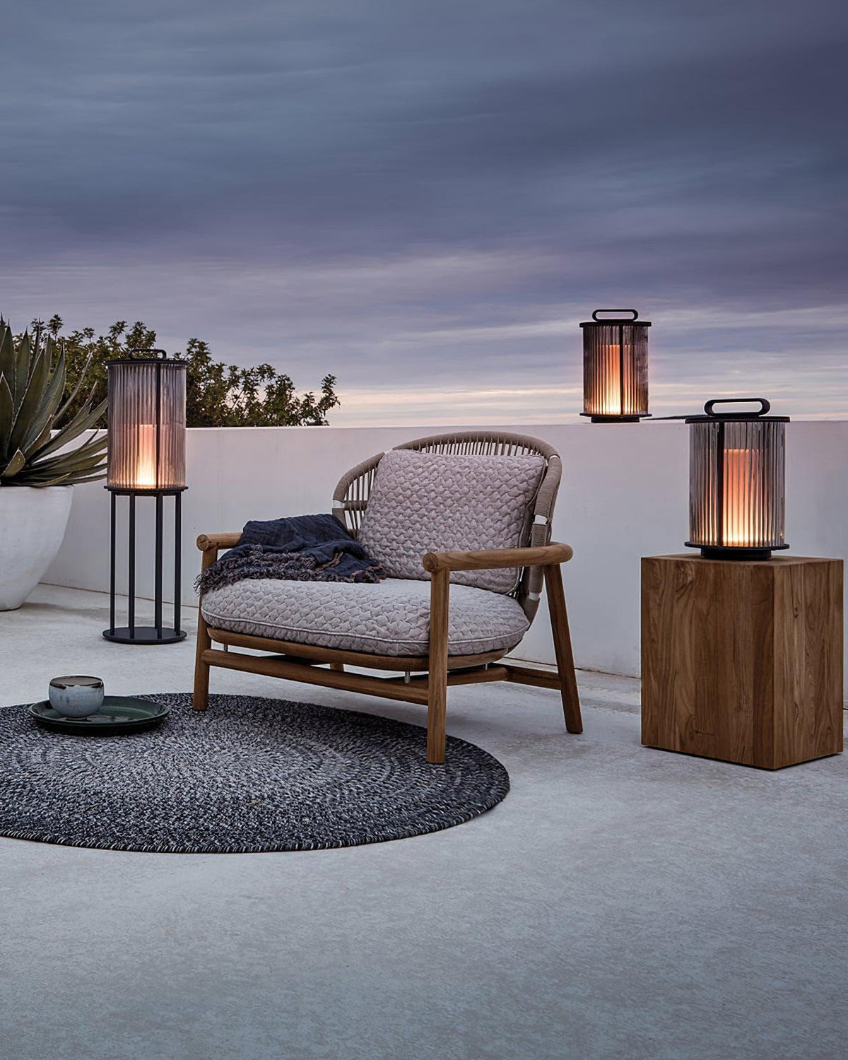 Metavaya Floor lamp Ambient Line Lantern Garden Lights