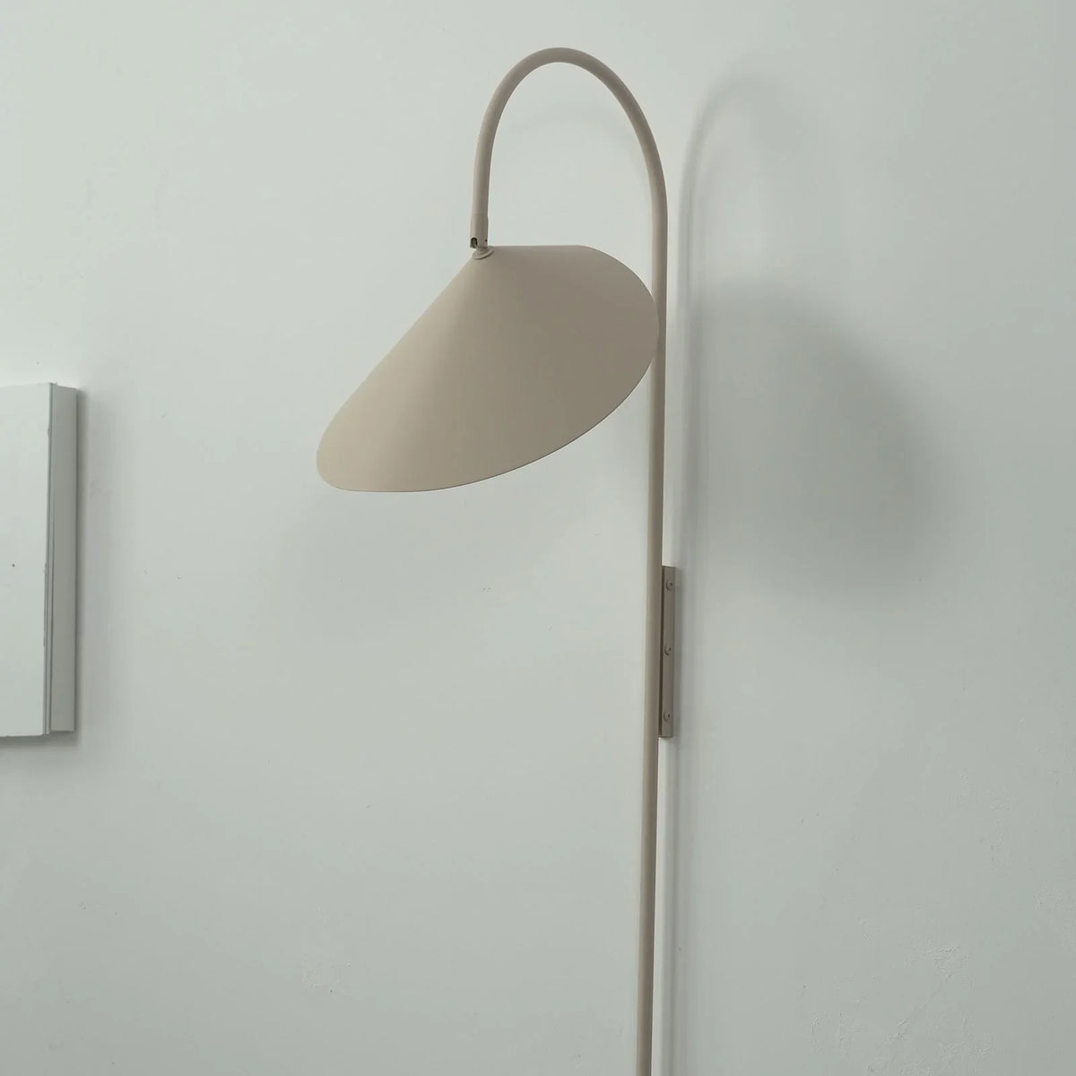 Arum Wall Lamp - view 2 | Metavaya