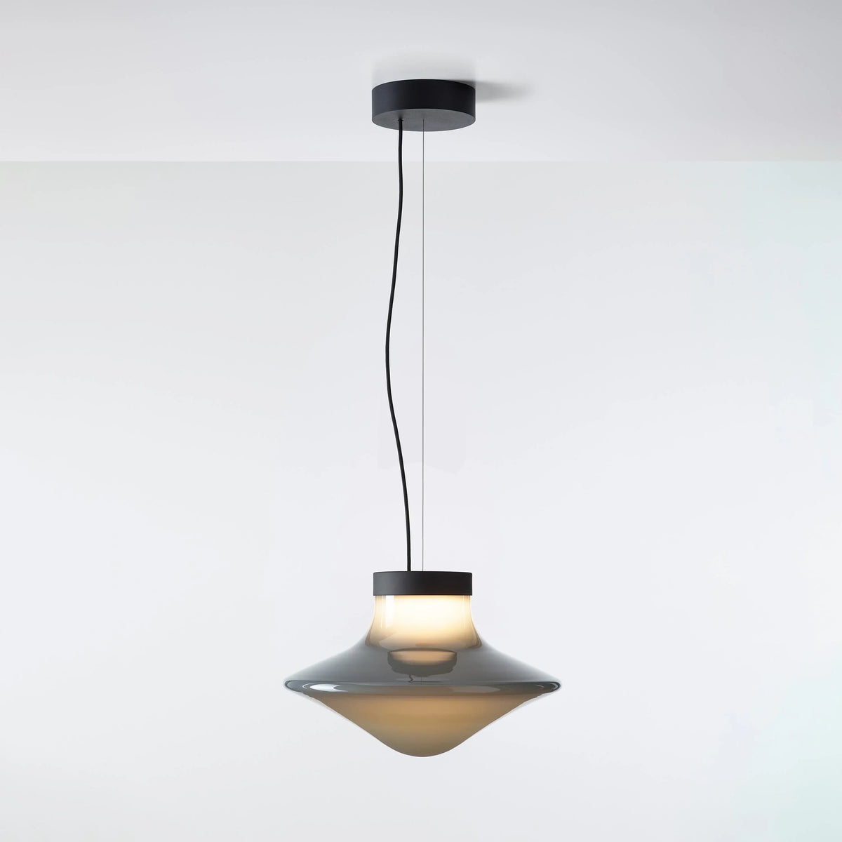 Metavaya Pendant lamp Dia 34.6cm x H 23.5cm / 13.4" x H 9.3" / Pearl Grey / Warm light Brokis Trottola Pendant Light 662668877594 M202403213-2 Glass Brokis Trottola Pendant Light
