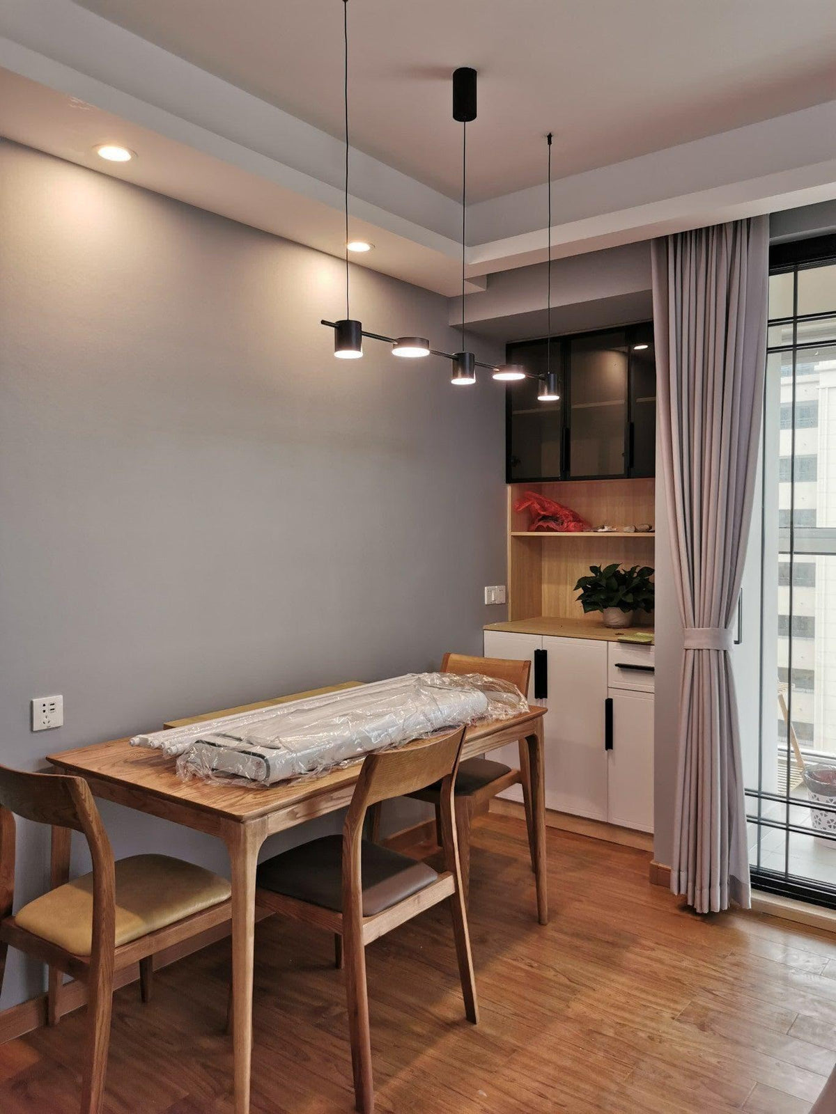 Metavaya Chandelier Counterpoint LED Linear Chandelier