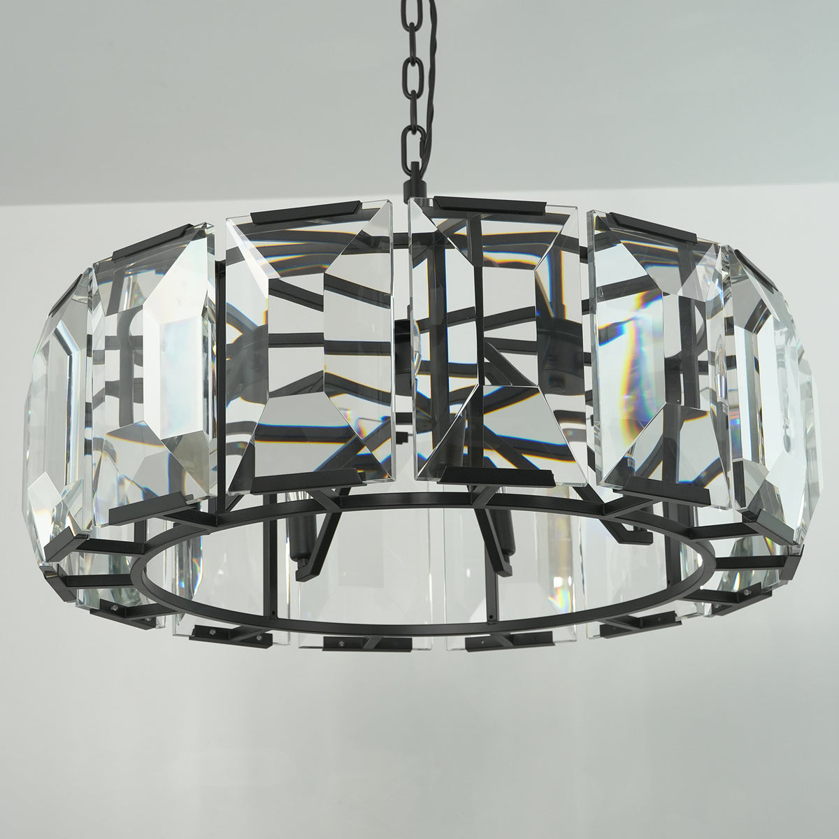 Cut_Glass_Chandelier_in_Living_Room_With_Plant_Decor_Metavaya
