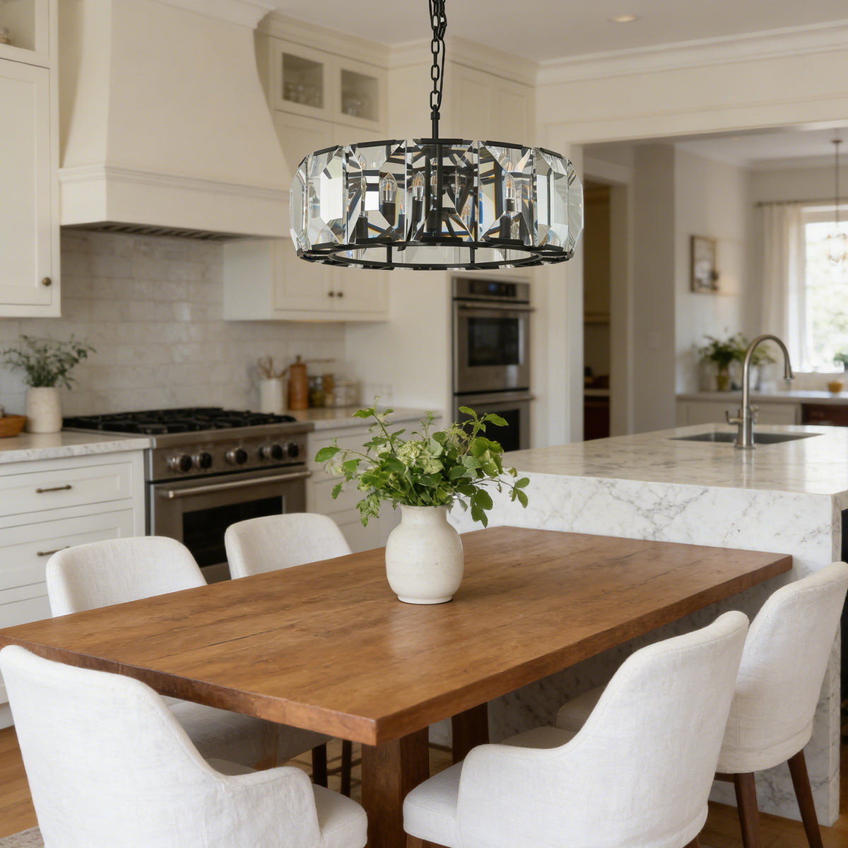 Cut_Glass_Chandelier_in_Open_Plan_Kitchen_Dining_Room_Metavaya