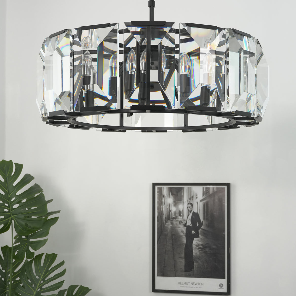 Cut_Glass_Chandelier_Faceted_Crystal_Detail_Close-Up_Metavaya