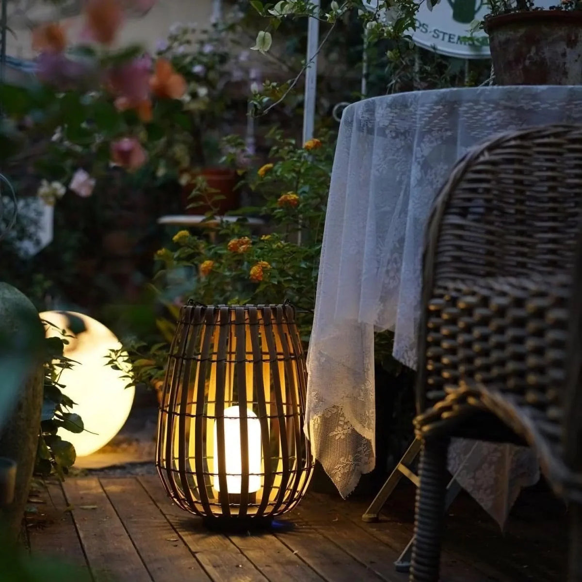 Metavaya Floor lamp Garden Rattan Floor Lamp