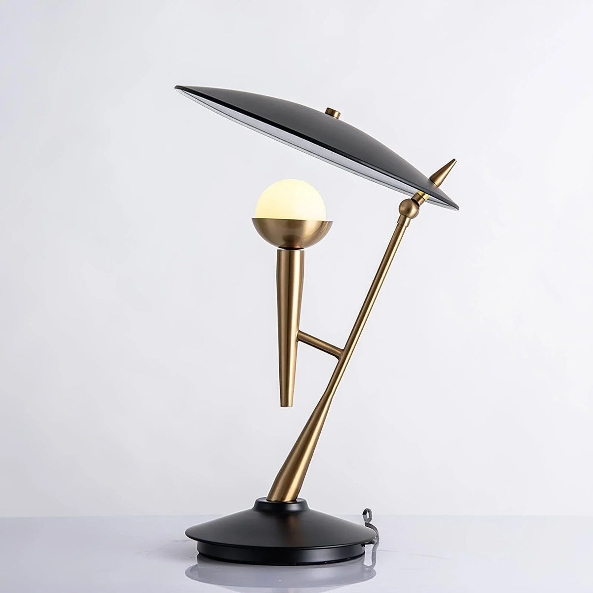 Metavaya Table Light Dia 35cm x H 50cm / ∅ 13.8″ x H 19.7″ / Gold & Black / US Plug Gramophone Table Light 662668899893 M2023123101-1 Gramophone Table Light | Discount Sale