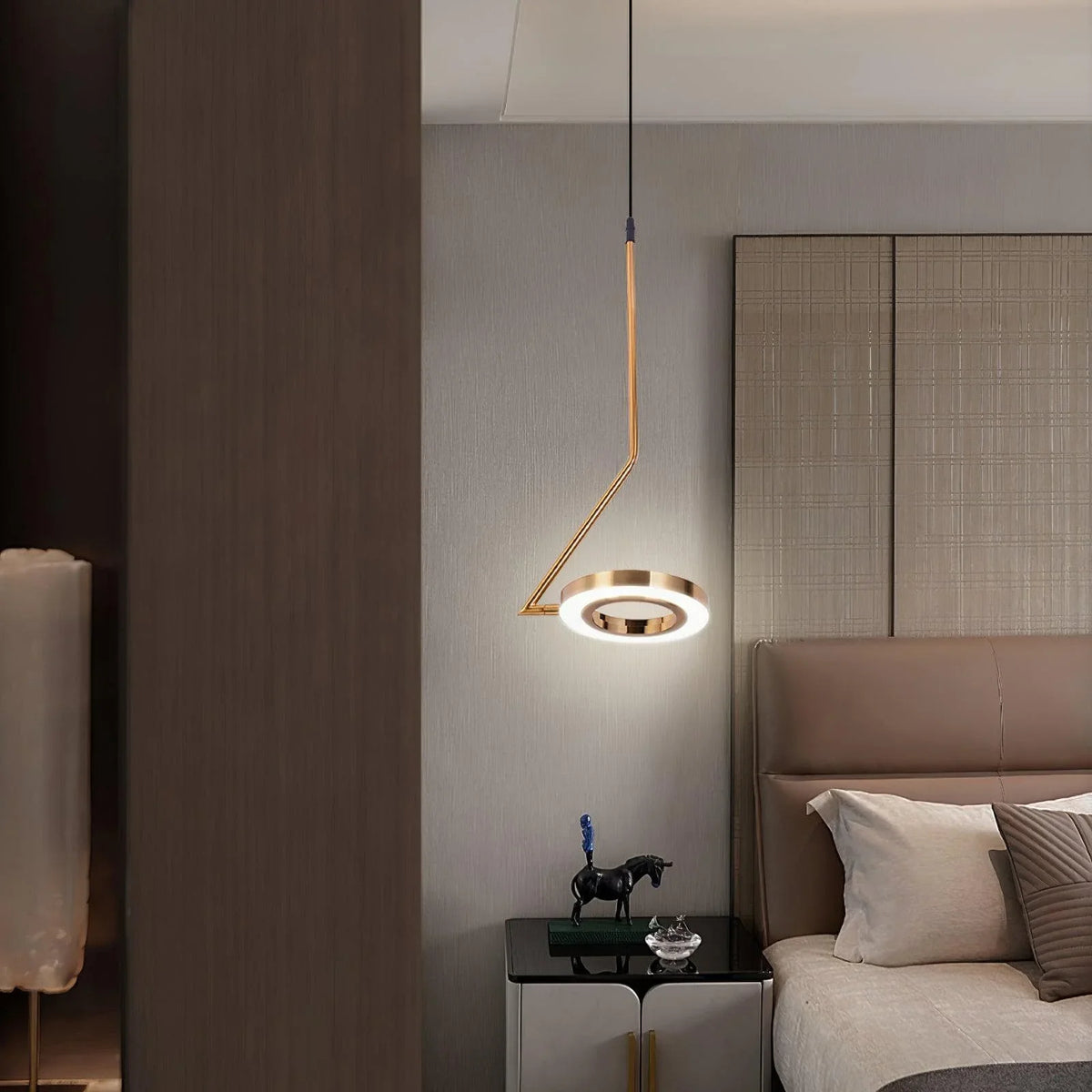 Metavaya Pendant light Dia 16cm x H 150cm / ∅ 6.3″ x H 59″ / Gold / Warm White L Shaped Pendant Light 662668841748 M2023122103-1 L Shaped Pendant Light | Special Sale