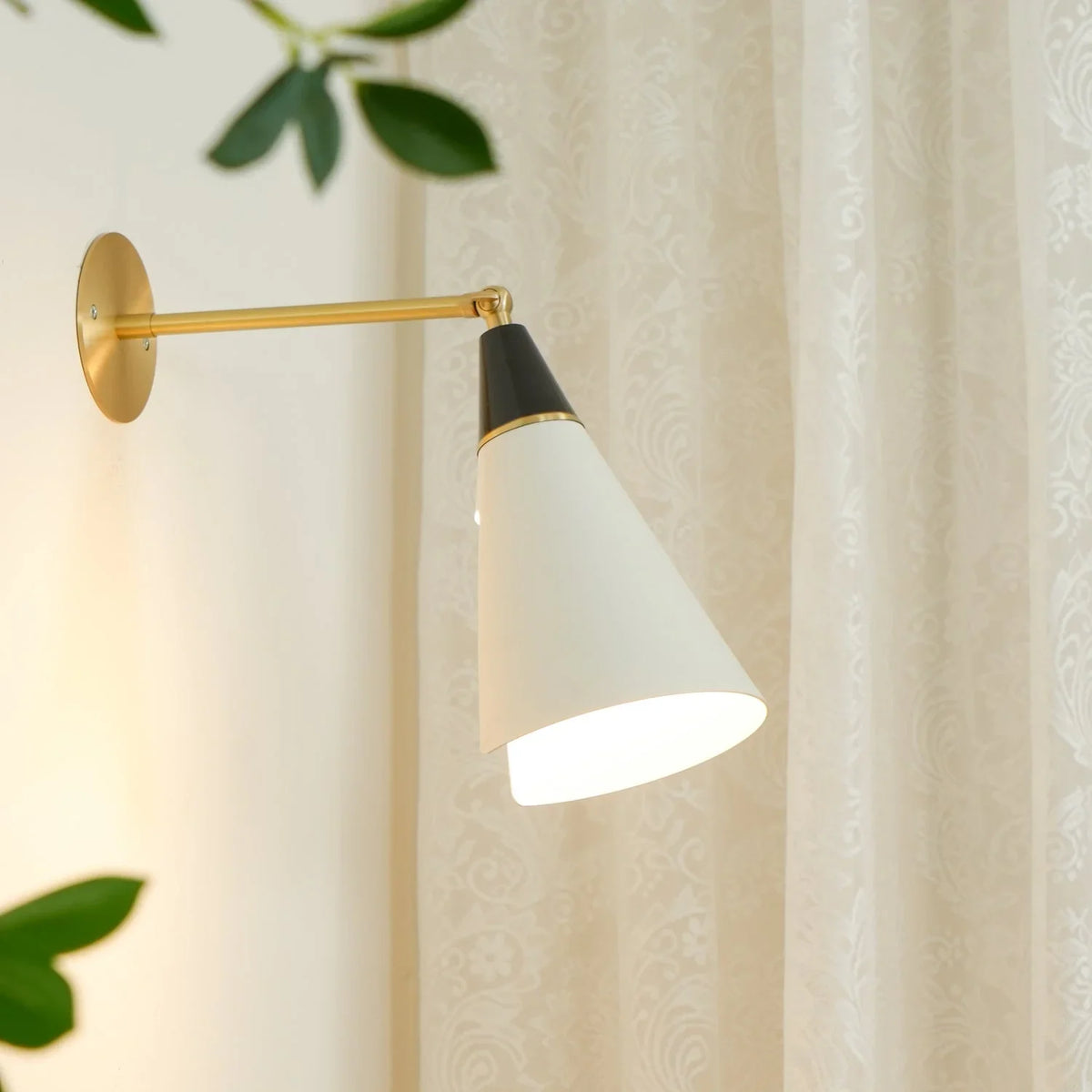Magari Wall Lamp - view 3 | Metavaya