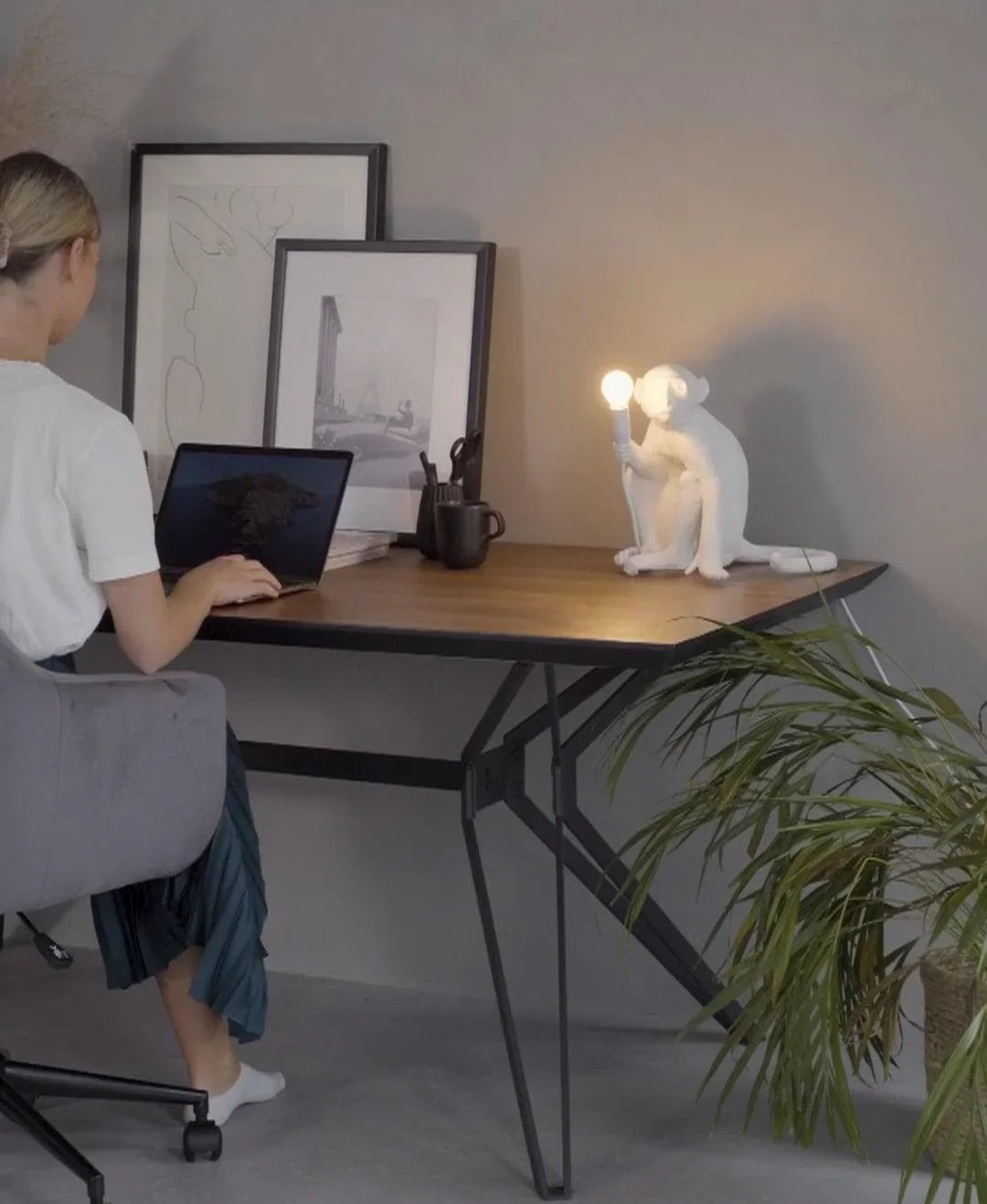 Metavaya Floor lamp Monkey Lamp sitting lamp