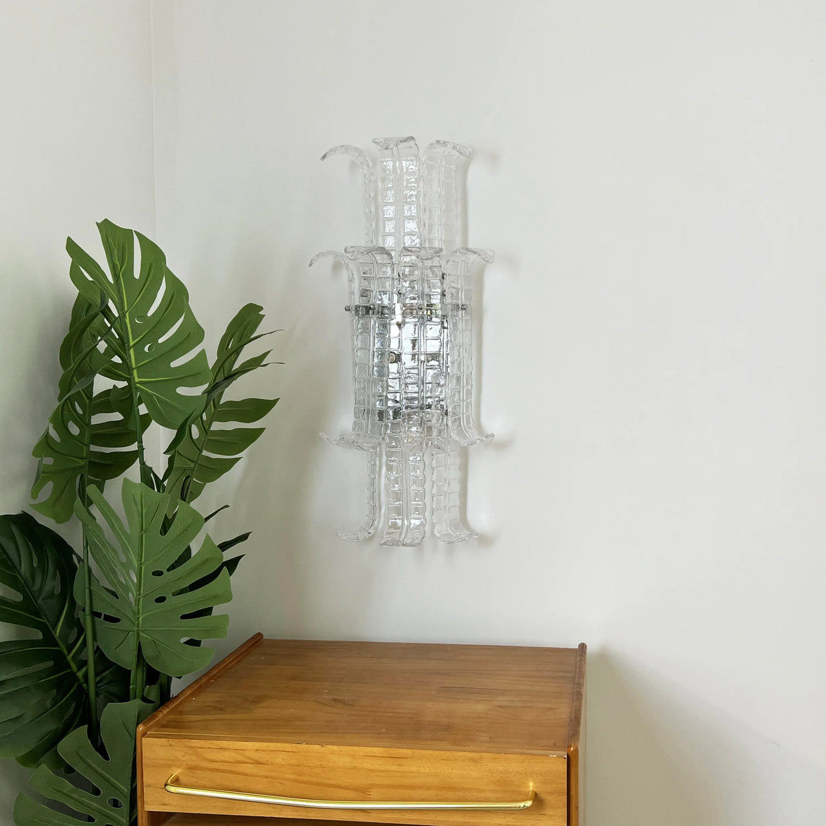 Leaf Shaped Transparent Glass Wall Lamp - view 9 | Metavaya