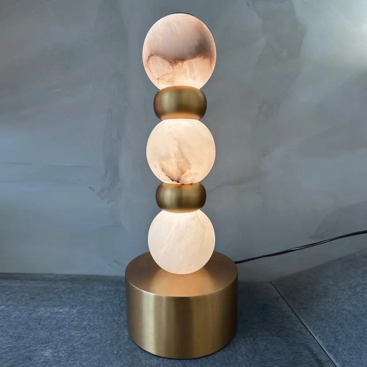 Pearl Xyx Table Lamp - view 5 | Metavaya