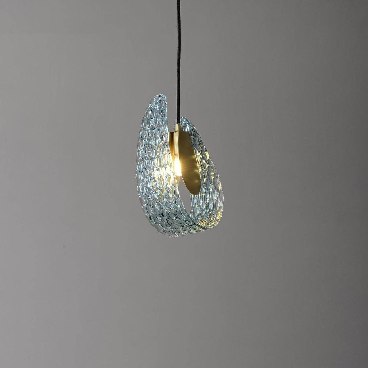 Metavaya Pendant light Dia 13cm x H 23cm / Φ 5.1″ x H 9″ / Brass+Blue Petal Blue Glass Pendant Light 662668885810 M202404205-1