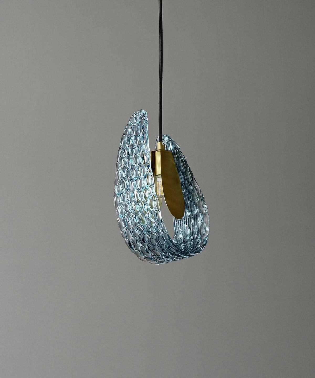 Metavaya Pendant light Dia 13cm x H 23cm / Φ 5.1″ x H 9″ / Brass+Blue Petal Blue Glass Pendant Light 662668885810 M202404205-1