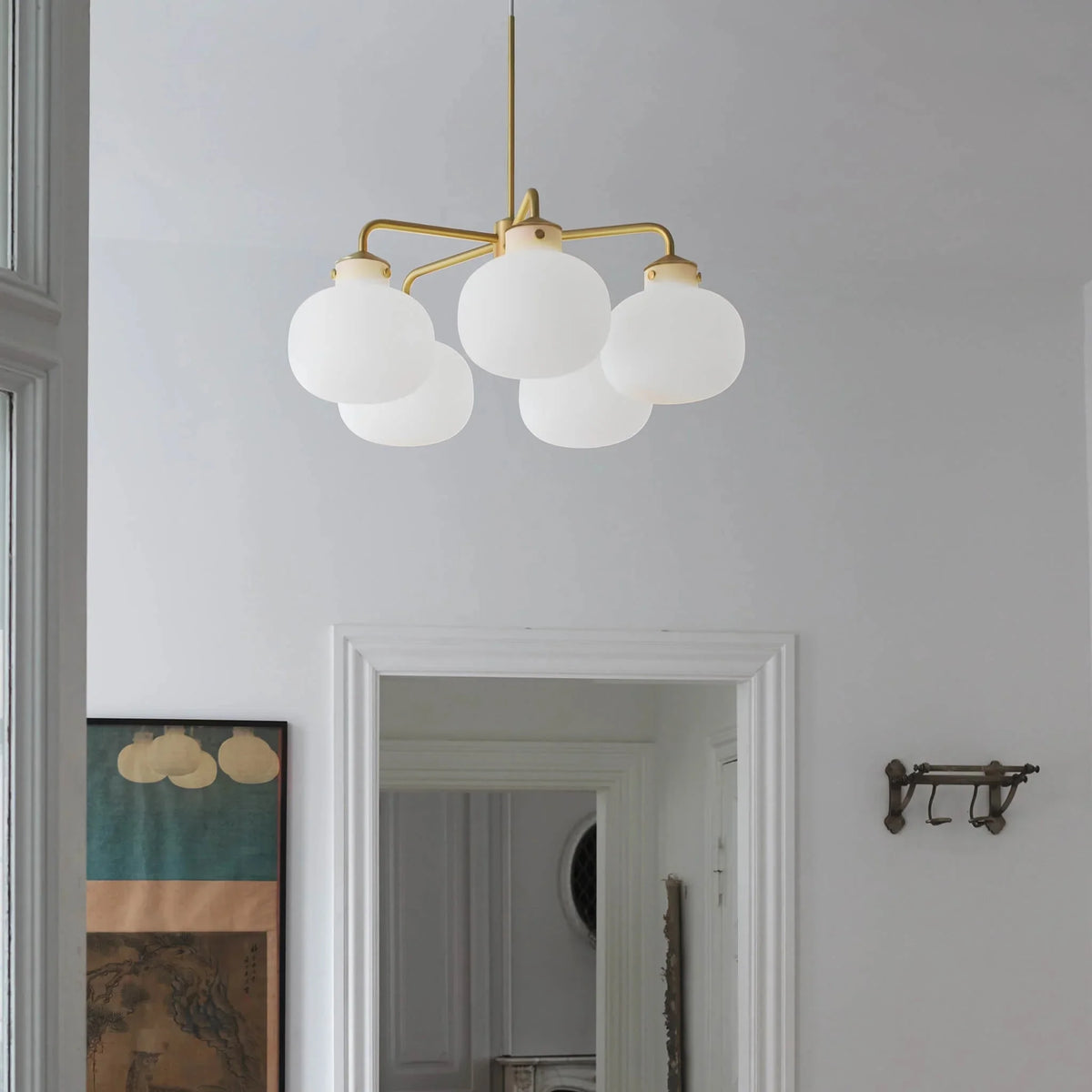 Metavaya Chandelier Dia 67cm x H 55cm / ∅ 26.4″ x H 21.6″ / Brass Raito Glass Globe Pendant Chandelier 662668877129 M202403202-3
