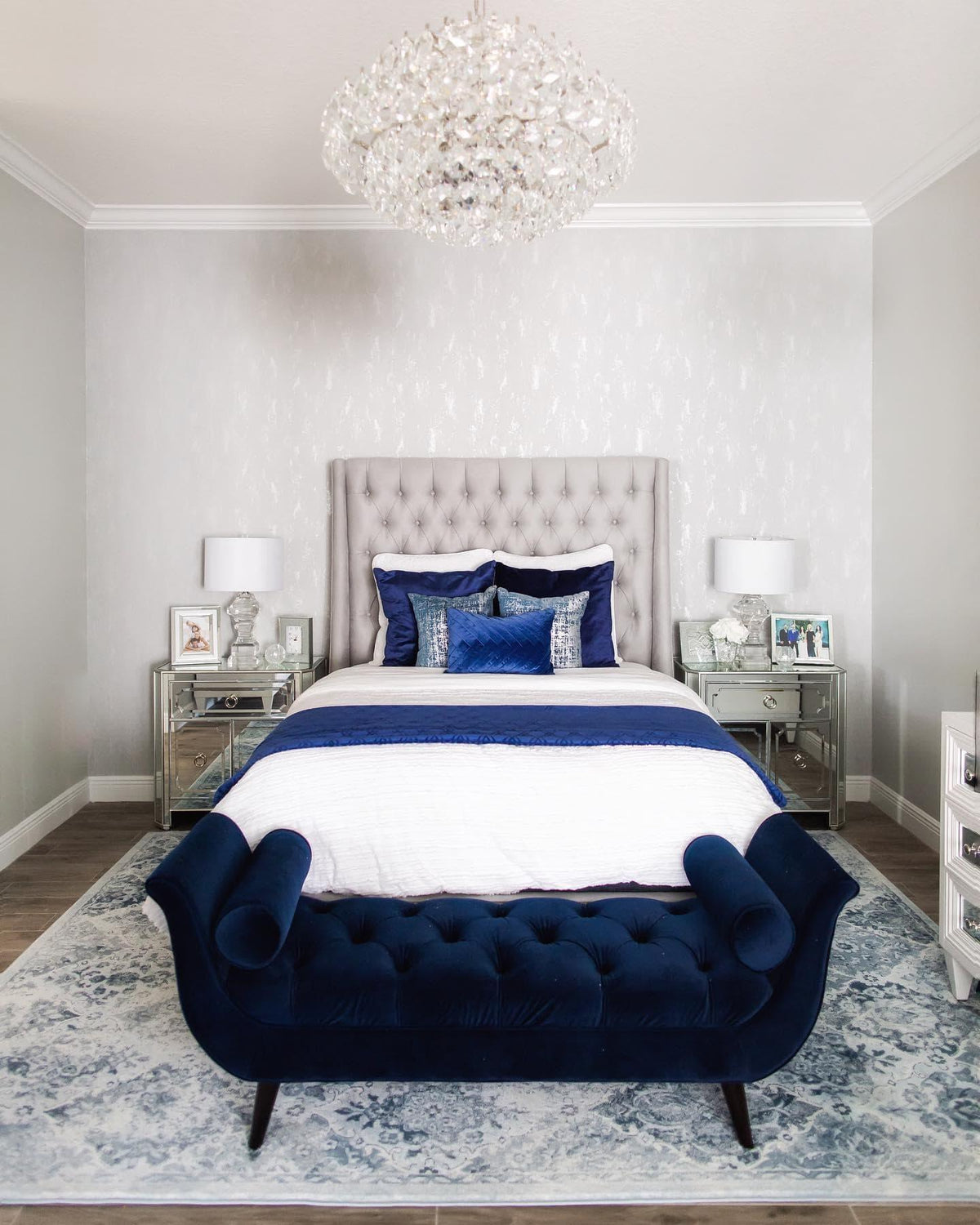 Metavaya Chandelier Sanger small chandelier
