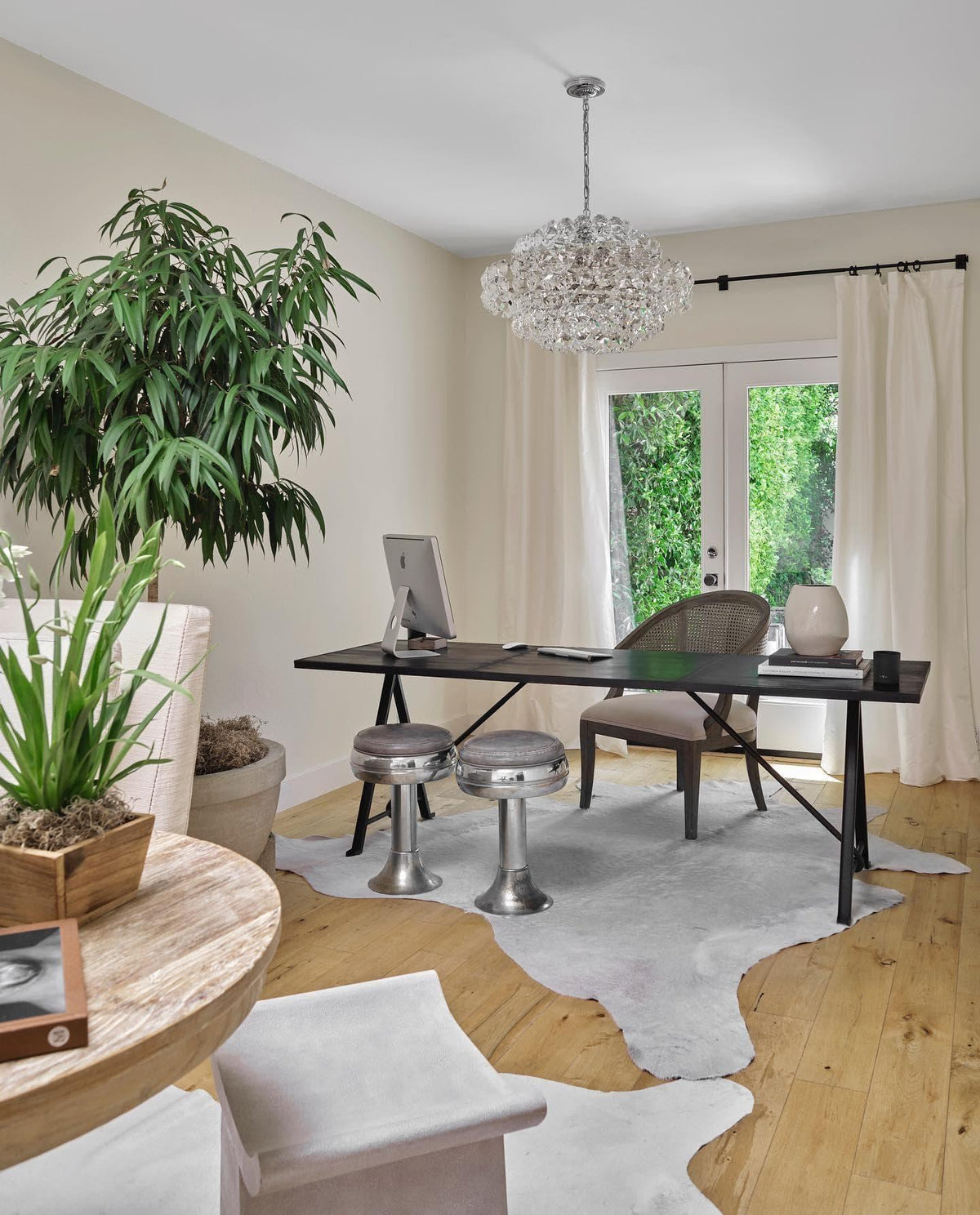 Metavaya Chandelier Sanger small chandelier
