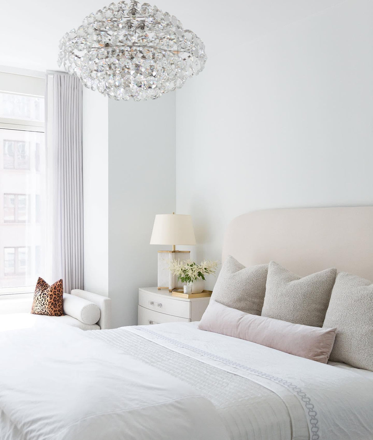 Metavaya Chandelier Sanger small chandelier