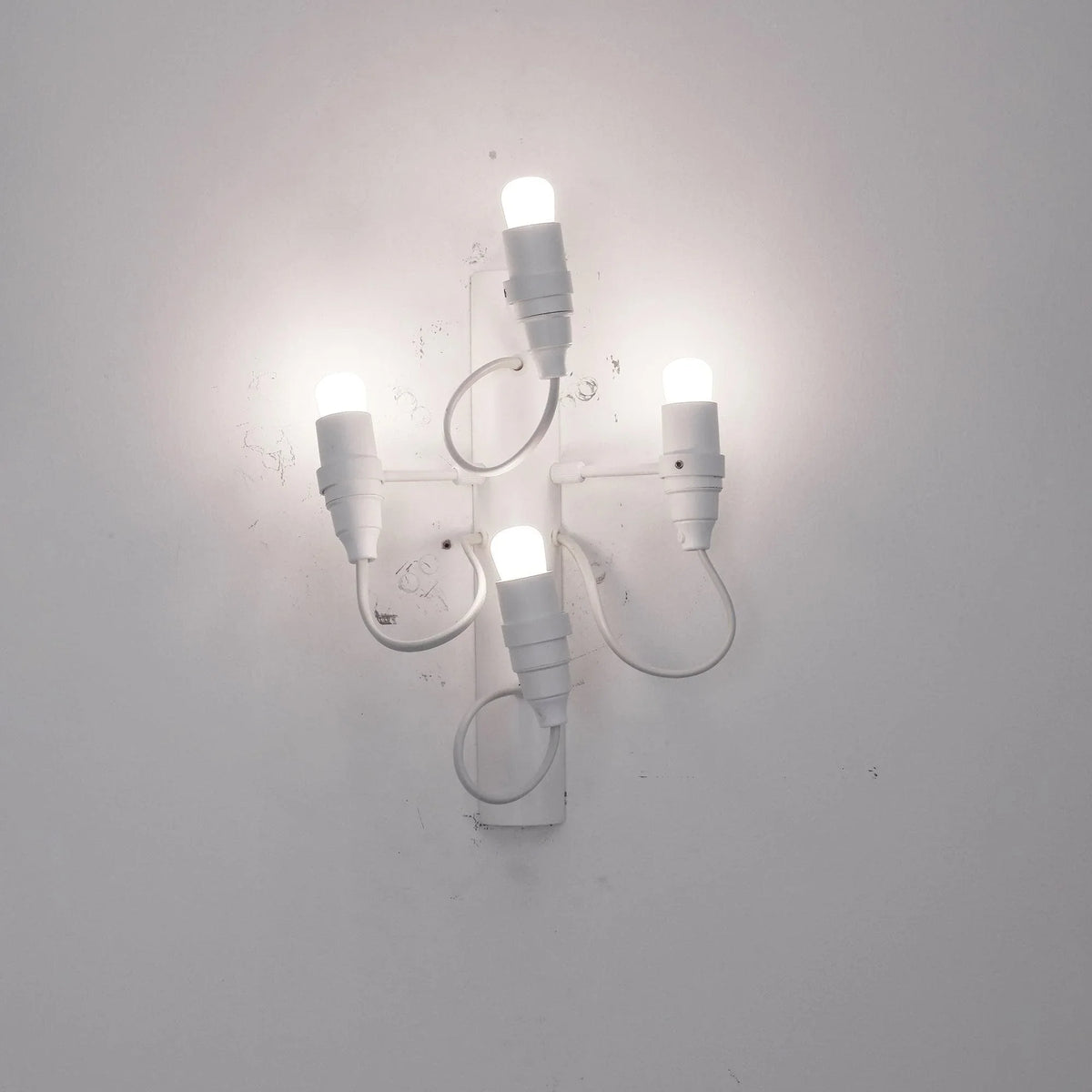 Metavaya Wall lamp 4 heads Dia 18cm x H 30cm / ∅ 7″ x H 11.8″ / White Traditional Mid-century 2097 Wall Lamp 6938624882761 M202405293-2