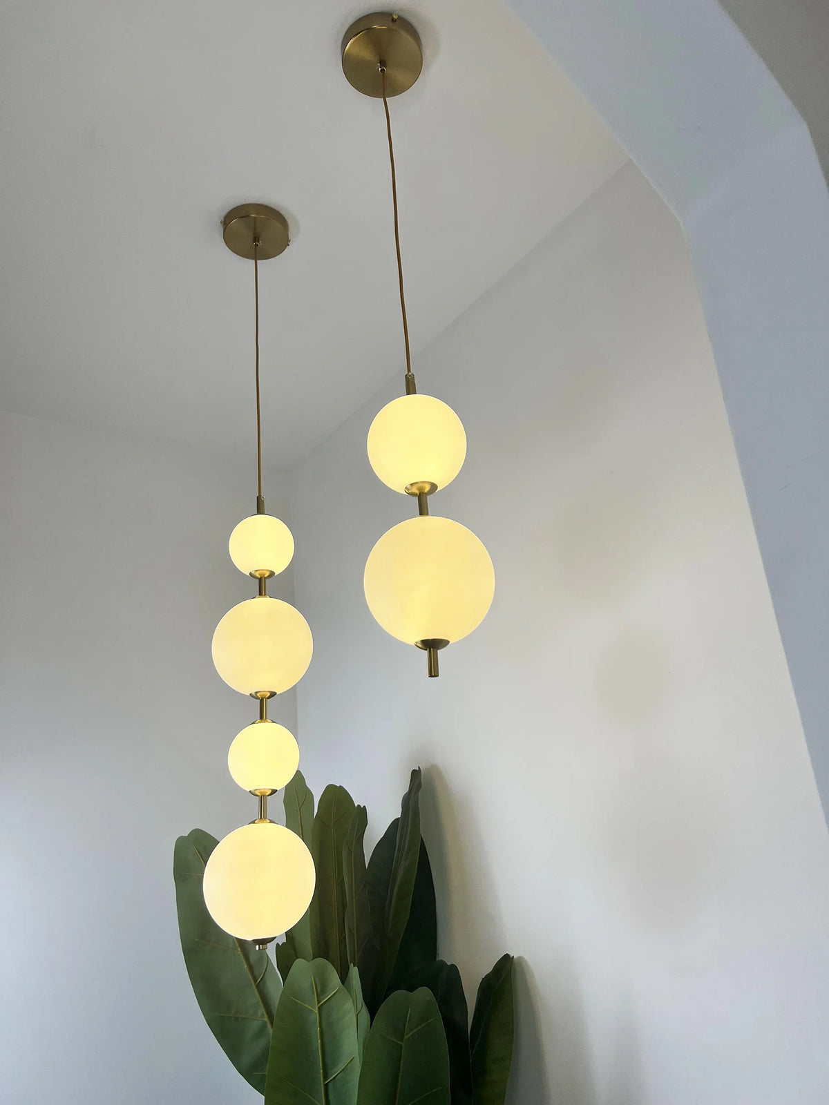 Vertical Globe Pendant Lamp - view 9 | Metavaya