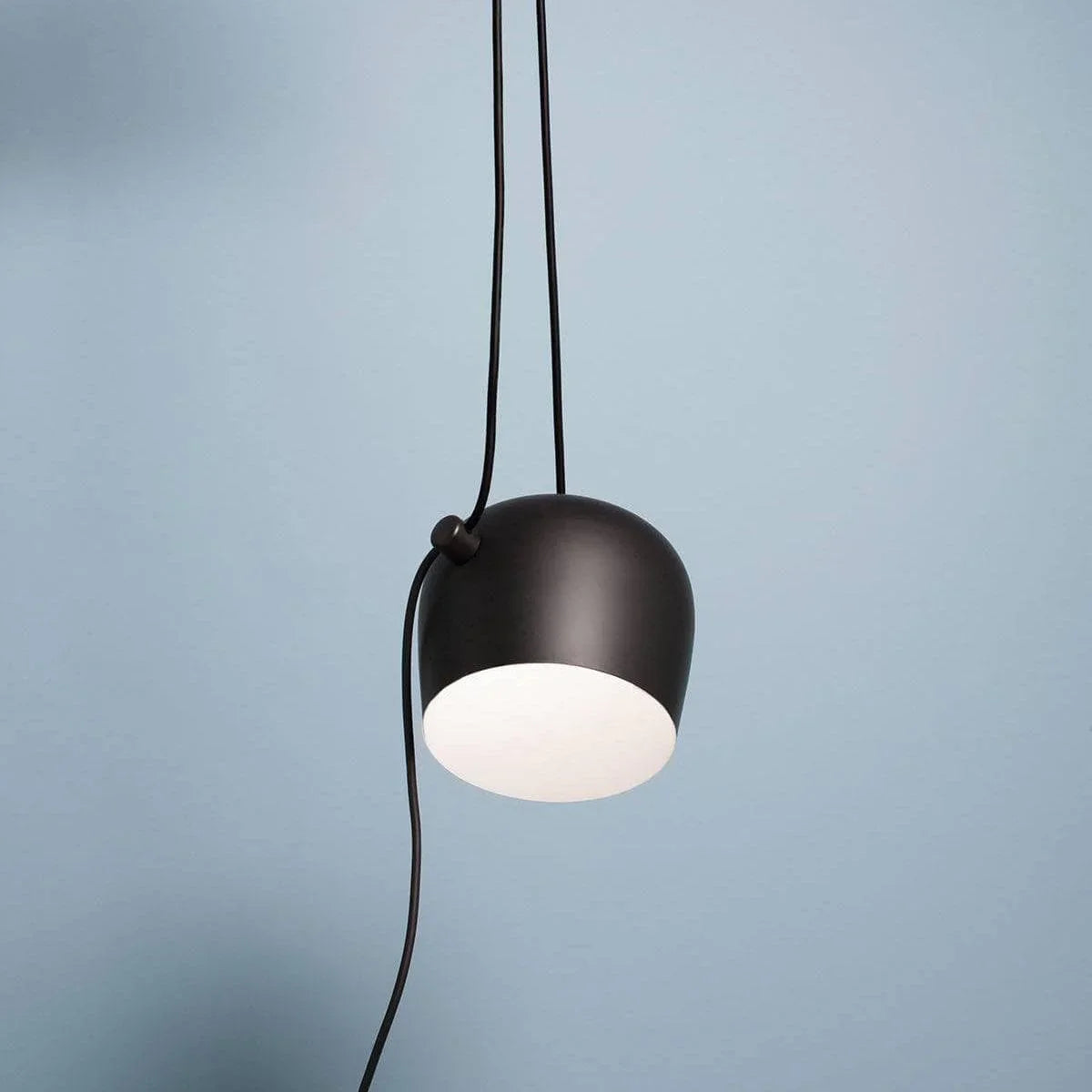 Metavaya Pendant lamp Aim Pendant Lamp AIM 3500K Single Hardwired Pendant in Black and White