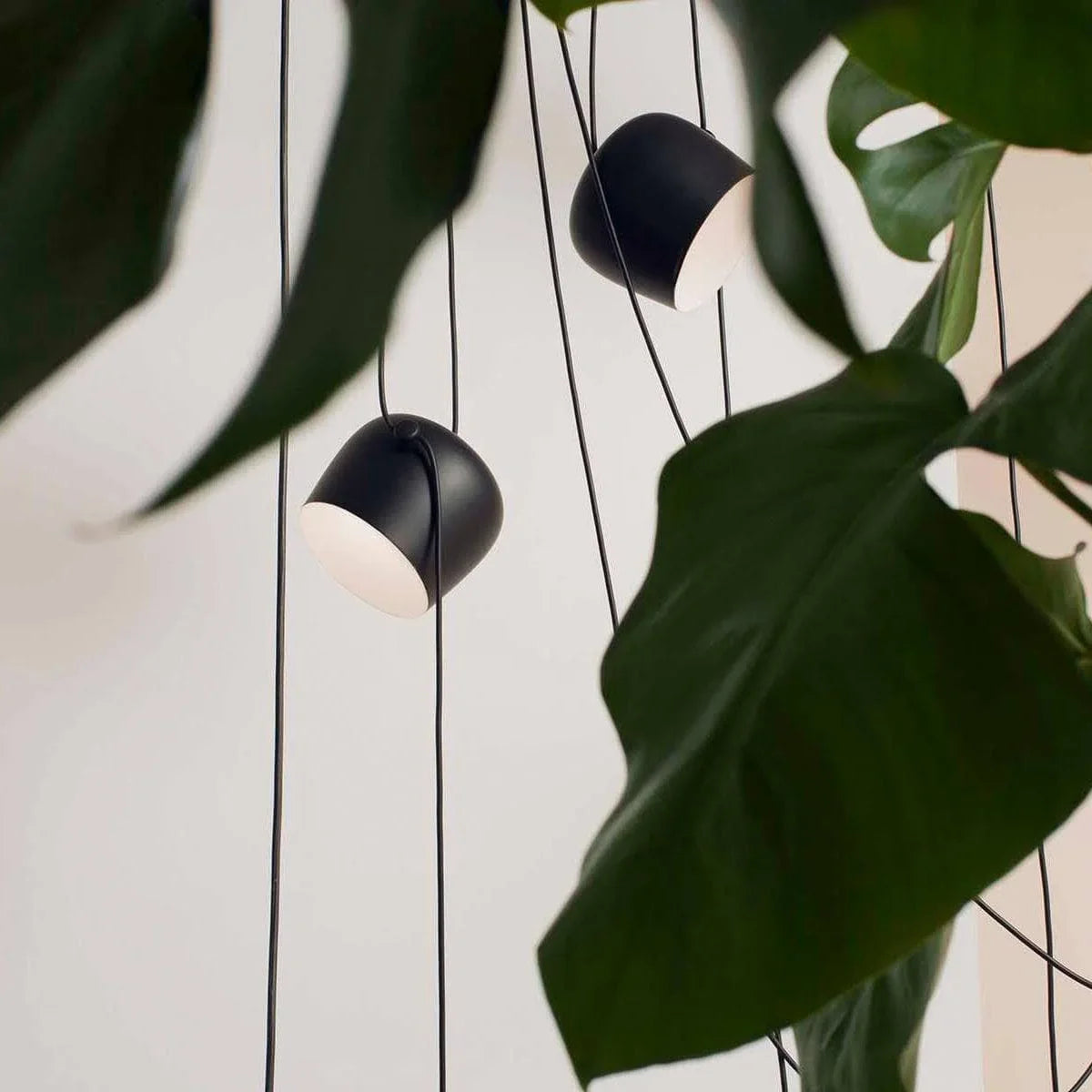 Metavaya Pendant lamp Aim Pendant Lamp AIM 3500K Single Hardwired Pendant in Black and White