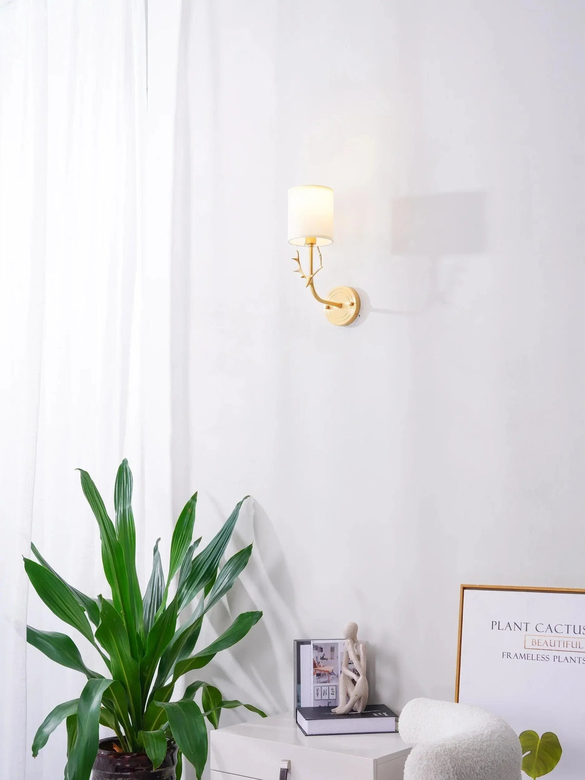 Metavaya Wall lamp Brass Antler Sconce