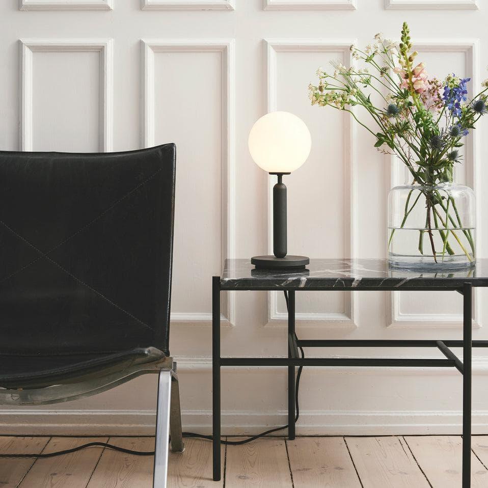 Metavaya Table lamp Dia 14cm x H 34cm / Black & White glass / US plug Miira Table Lamp 323232419540 M2022100904-9 Miira Table Lamp | Nuura Miira Desk Lamp