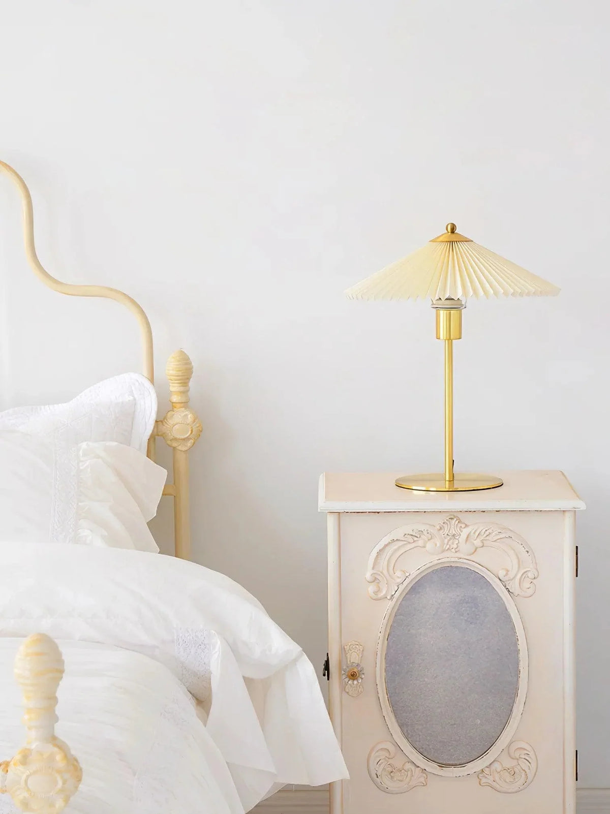 Metavaya Table lamp Perla Pleated Table Lamp