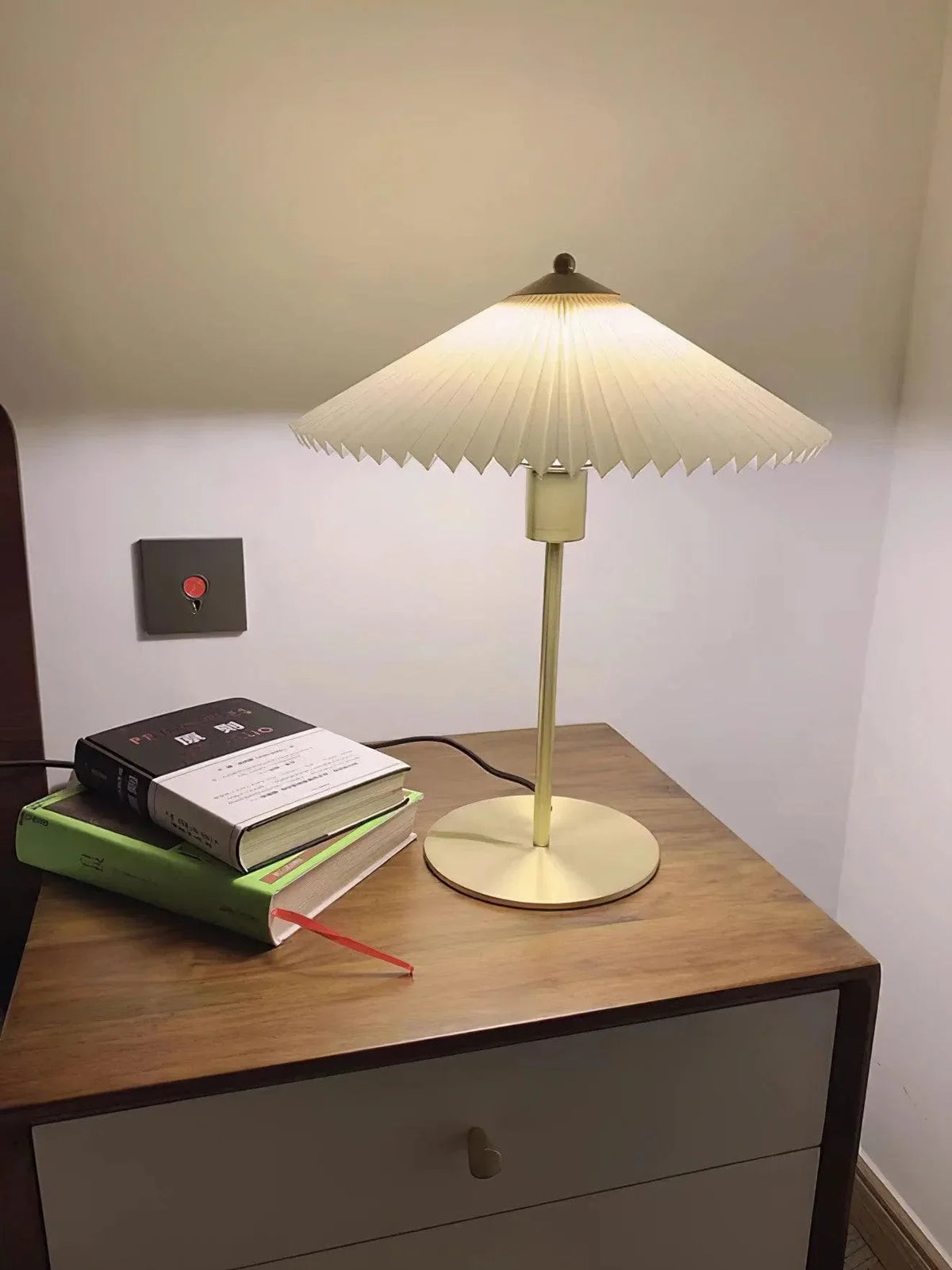 Metavaya Table lamp Perla Pleated Table Lamp