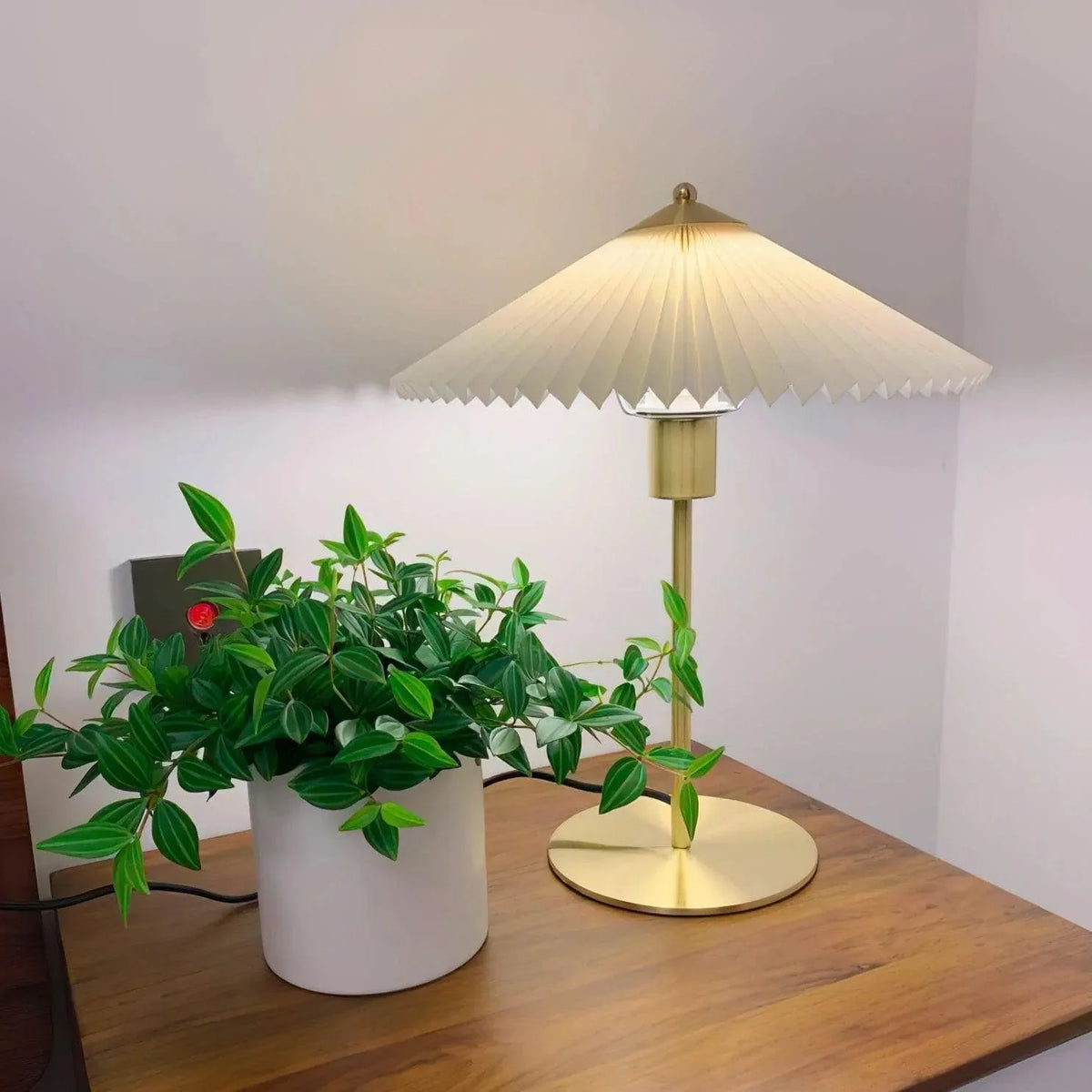 Metavaya Table lamp Perla Pleated Table Lamp