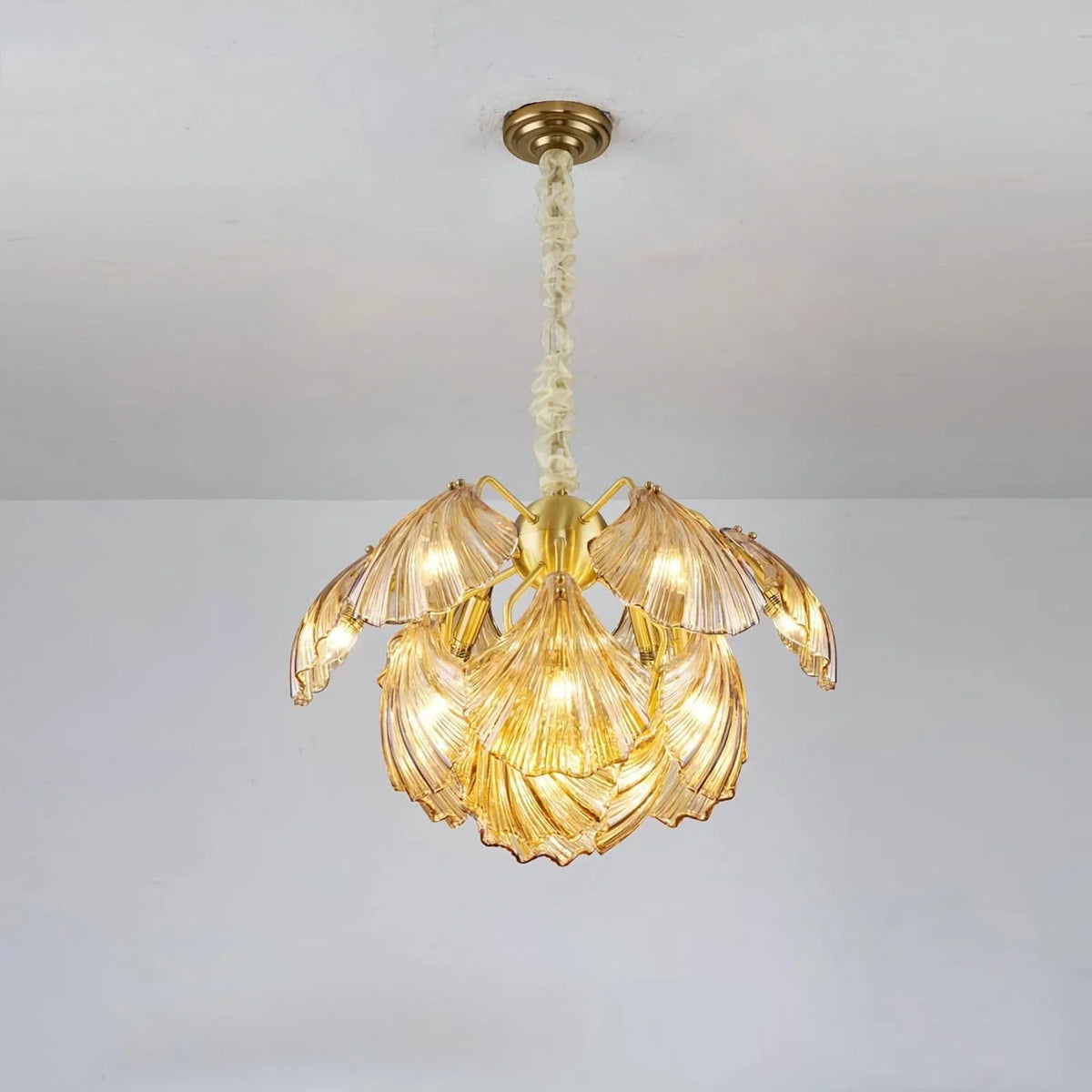 Metavaya Chandelier 15 Lights Dia 68cm x H 45cm / Φ 26.8″ x H 17.7″ / Iron / Amber glass Ribbed Shell Ceiling light 336019220048 M202302263-1
