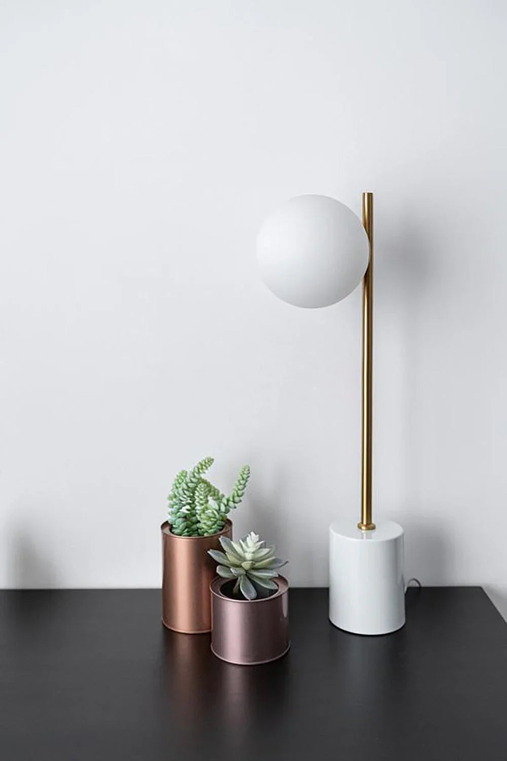 Metavaya Table lamp Sphere stem Table lamp