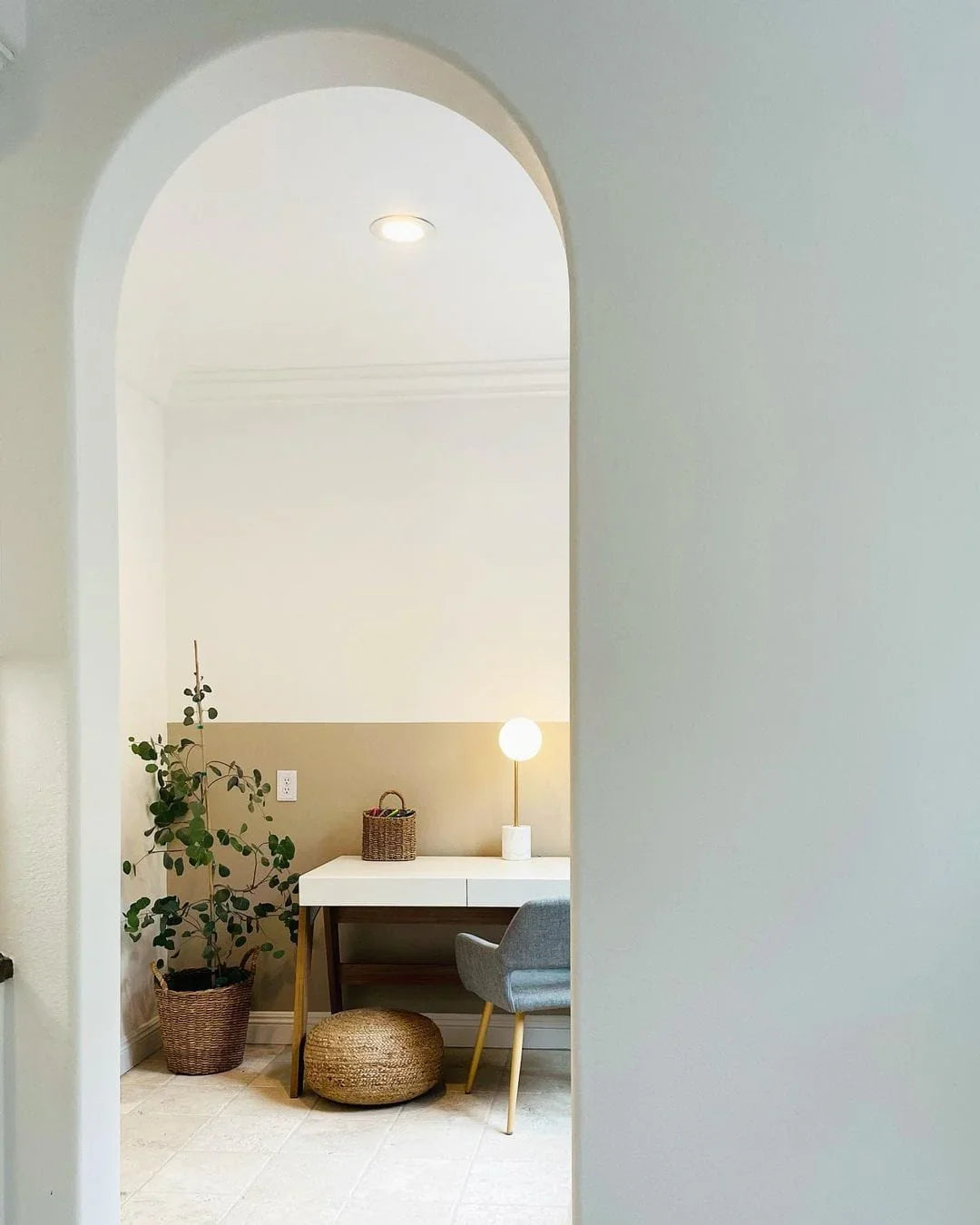 Metavaya Table lamp Sphere stem Table lamp