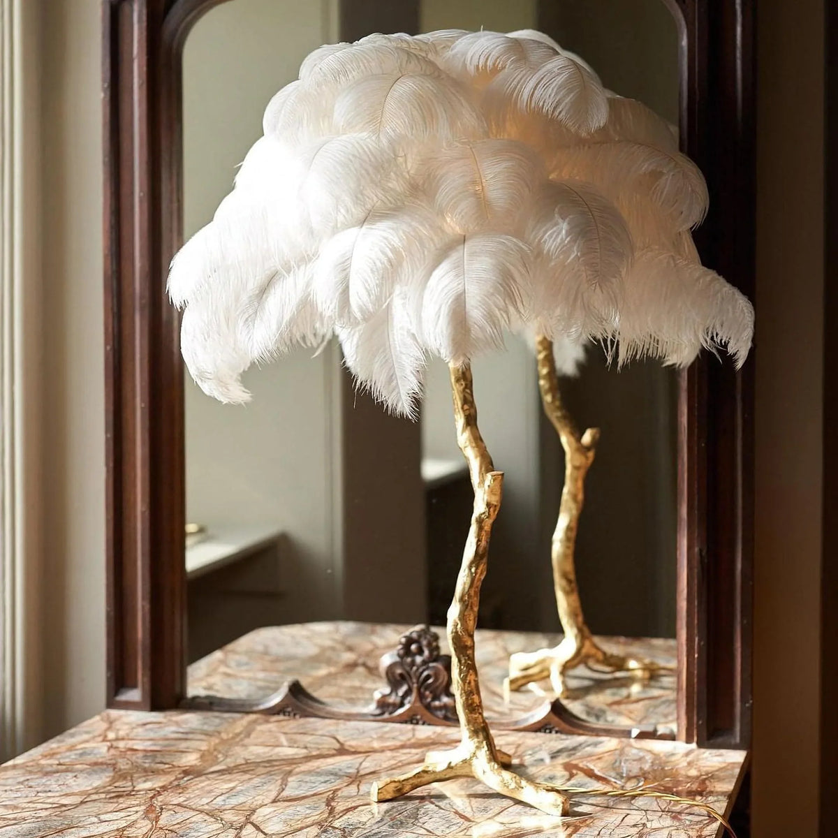 Metavaya Table lamp Dia 65cm x H 70cm / Polished brass / Natural Ostrich Feather Table Lamp 323232414477 M2021121405-1 Shop Ostrich Feather Table Lamp Online